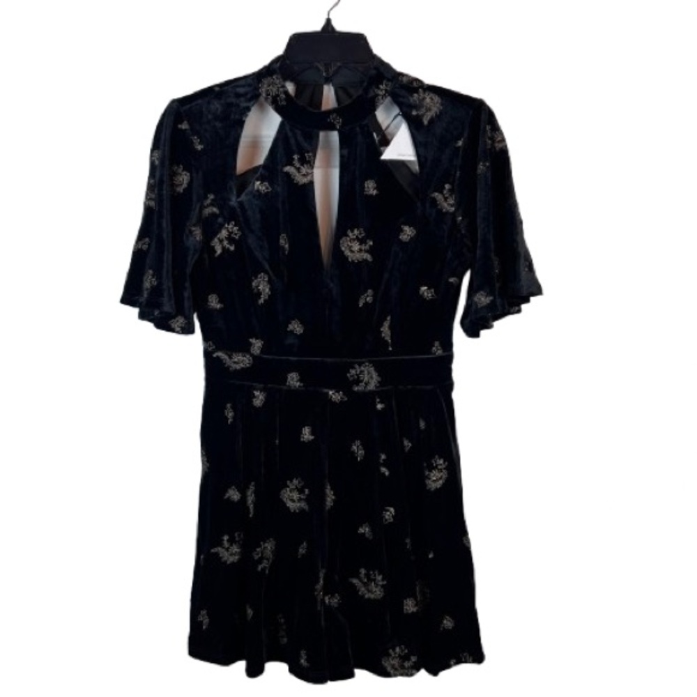 Lost + Wander Genevieve Black Velvet Embroidered Cutout Mini Romper Small NWT - Picture 2 of 12